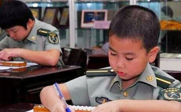 Cậu bé thần đồng, 8 tuổi vào thẳng lực lượng đặc biệt của quân đội Trung Quốc